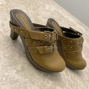 Avenue Cloud Walkers Tan Mule Clogs Size 8.5 Wide